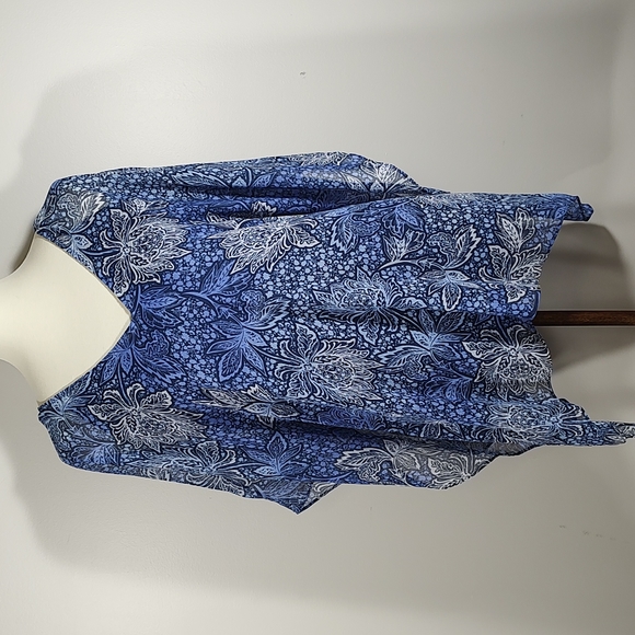 Top: NEW NYDJ Floral Blouse - Picture 3 of 8